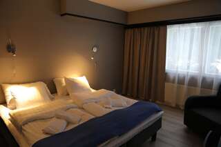 Отель Hotel Nukkumatti Коккола Двухместный номер Делюкс с 1 кроватью или 2 отдельными кроватями и сауной-12